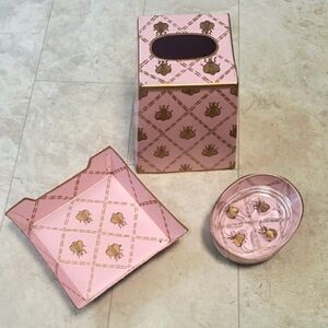 Jayes Vintage Hand Painted Pink With Gold Bees Quilted Bathroom Accents